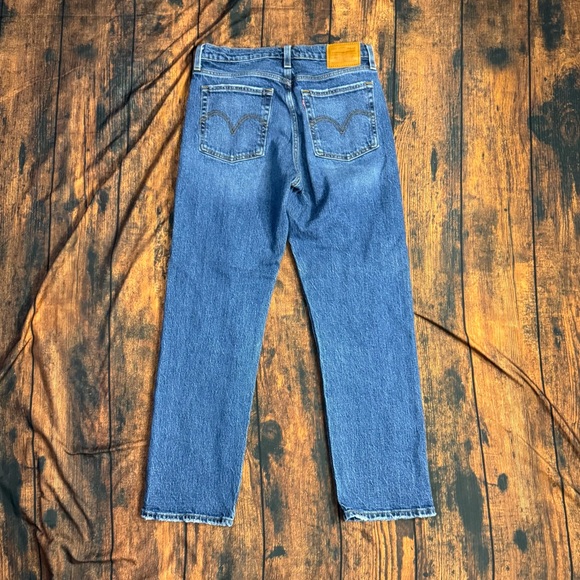 LEVI’S Wedgie Straight Premium Denim Jean in Unstoppable Wear 27 - Picture 4 of 9